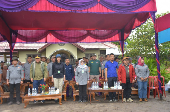 Dipusatkan di Kecamatan Salo, Kabupaten Kampar Lakukan Penanaman Pohon Serentak Seluruh Indonesia. 