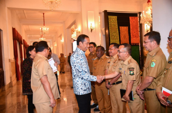 Ikuti Rakor Bersama Presiden Joko Widodo, Pj Bupati Kampar : Siap Sukseskan Agenda Nasional di Kabupaten Kampar. 