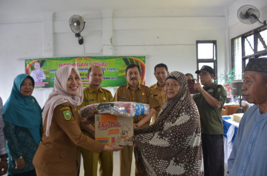 Bimbingan Sosial Kepada Lansia, drg. Yusi Firdaus, MM: Menjaga Agar Lansia Tetap Produktif Dalam Memenuhi kebutuhan Hidup. 