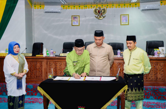 Pj Bupati Kampar Dan DPRD Kampar Tandatangani Nota Kesepakatan KUA-PPAS ...