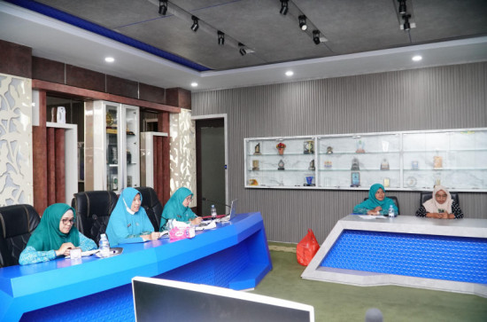 Perkuat Program PKK, Pj Ketua TP.PKK  Kampar Ricana Djayanti Gelar Zoom Meeting dengan Seluruh Ketua TP PKK Kecamatan se Kabupaten Kampar. 