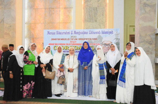 Dihadiri Ketua TP PKK Kabupaten Kampar, Pj. Sekda Kabupaten Kampar Hadiri Tabligh Akbar dan Silaturahmi Gabungan Jamaah Forsimat