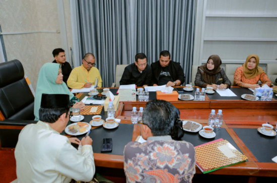 Maksimalkan Kegiatan, Ketua LK2S Kab. Kampar Pimpin Rapat Kerja, Ricana Hambali : “Lakukan Pendataan Dan Penjadwalan Agar Penerima Manfaat Tepat Sasaran.”