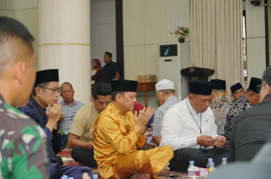 Sambut Ramadhan 1445 H, Pj Bupati Kampar Makan dan Do'a Bersama Warga Pandopo