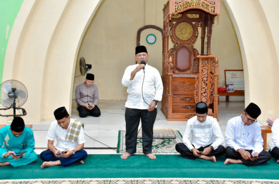 Hari ini Tim II Safari Ramadhan Pemkab Kampar Berkunjung Ke Masjid Raya Desa Gema, Pj Sekda Kampar Ingatkan Jangan Sampai Anak Yatim Menangis Di Hari Lebaran.