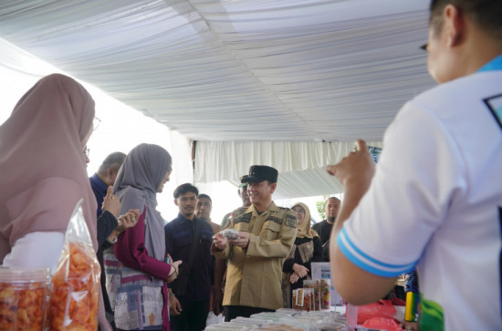 Pj Bupati Kampar Hadiri Safari Ramadhan BUMN Sekaligus Pelaksanaan Sembako Murah Serta Bazar UMKM