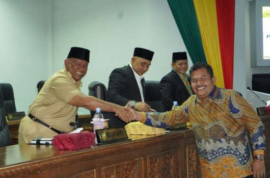 Plh Sekda Kampar Hadiri Rapat Paripurna Pembukaan Masa Sidang II Tahun 2024 terkait Laporan Reses Anggota DPRD Kampar. 