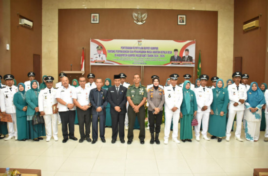 Sebanyak 20 Kepala Desa di Kampar Terima SK Perpanjangan Masa Tugas Dua Tahun. 
