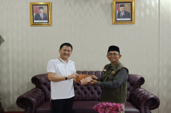 Pj Bupati Kampar Serahkan Zakat Maal Ke Baznas Kabupaten Kampar.