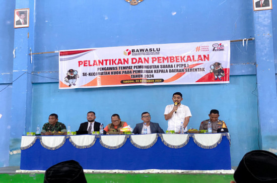 Camat Kuok Hadiri Pelantikan dan Pembekalan Pengawas Tempat Pemungutan Suara (PTPS) se-Kecamatan Kuok untuk Pemilihan Kepala Daerah Serentak Tahun 2024
