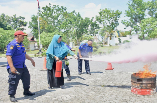 Ketua TP PKK Kab. Kampar Ricana Djayanti Pimpin Langsung Sosialisasi Peranan PKK Dalam Keluarga Sehat, Tangguh Dan Tanggap Bencana. 