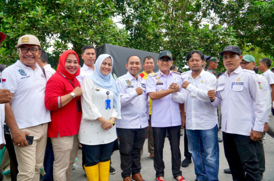 Tanggap Bencana Banjir, Pj Bupati Upayakan Setiap Hari Tinjau dan Salurkan Bantuan. 