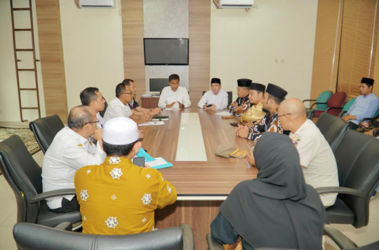 Asisten I Setda Kampar Ahmad Yuzar Pimpin Rapat Pelaksanaan Sholat Idul Fitri 1445 H