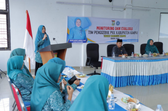 Setelah di Monev, Ricana Hambali Pj. Ketua TP PKK Kab. Kampar Minta Agar di Realisasiikan dalam Pemberdayaan Kader PKK Desa. 
