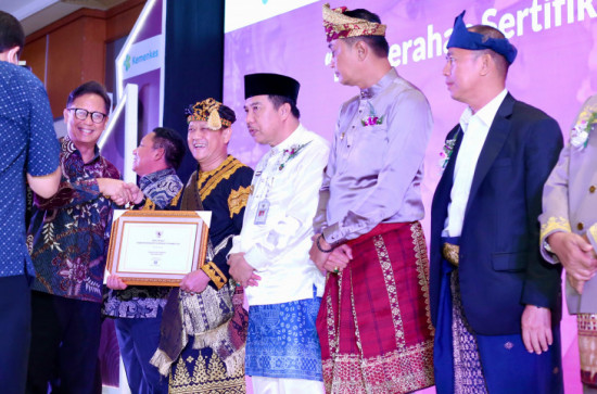 Kampar Terima Sertifikat Bebas Frambusia Dari Menteri Kesehatan RI.