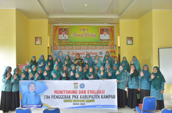 Pj. Ketua TP PKK Kab. Kampar Lakukan Monitoring Dan Evaluasi Pelaksanaan Program Kerja TP PKK Di Kecamatan Rumbio Jaya