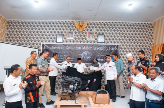 Mercedes Benz Indonesia Serahkan Bantuan Alat Praktek untuk SMK N 1 Bangkinang.