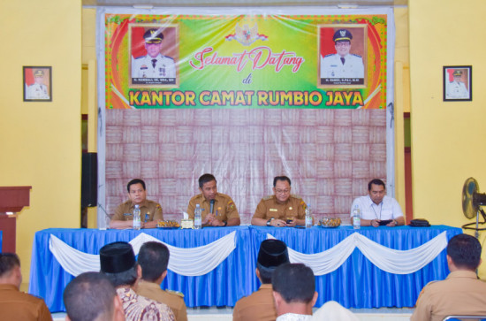 Laksanakan Sosialisasi ke Desa, Pj Sekda Kampar Minta Sinergitas dengan Tokoh Masyarakat dan BPD dalam Pengelolaan Desa Yang lebih Baik. 