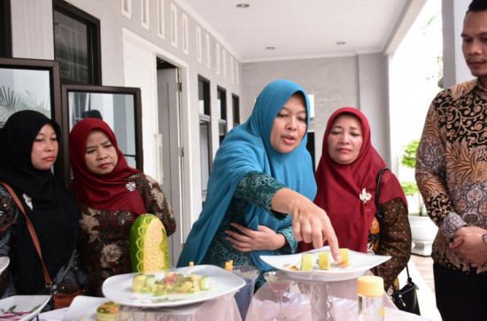 Ricana Djayanti Hambali Lakukan Rapat Gabungan Persiapan Monev TP PKK Provinsi Riau Ke TP PKK Kab. Kampar. 