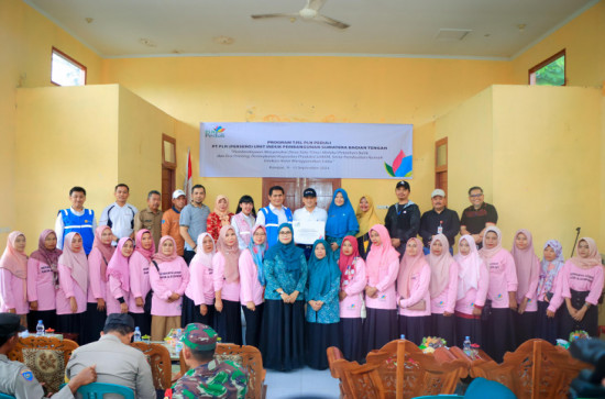 Menyulap Daun Kelor Menjadi Karya Seni Eco Printing Ramah Lingkungan, Pj Bupati Kampar Berikan Apresiasi. 