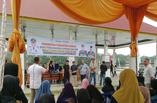 Pemerintah Kabupaten Kampar Lakukan Pasar Murah Di Desa Batu Belah Kecamatan Kampar.