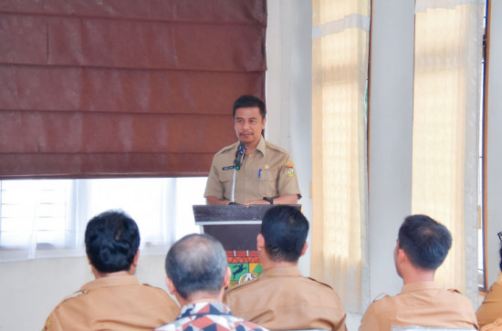 Transvestitlar va yalangoch ayollar fotosuratlari