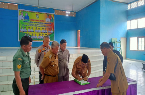 Serah Terima 9 Pejabat Kepala Desa, Camat Kampar Kiri Marjanis ; Bangun Desa, Satukan Visi, Ikuti Program Pemerintah Pusat Hingga Daerah