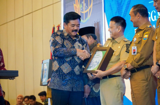 Bersama 63 Kepala Daerah, Pj Bupati Kampar Hambali Terima Materi Teknis RDTR dari Menteri ATR/BPN RI. 