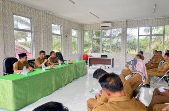 Pj Sekda Kampar Ingatkan Kepala Desa dan Jajarannya Untuk Melayani Masyarakat Dengan Baik.