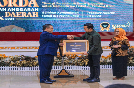 Pemda Kampar Terima Dua Penghargaan dari Kemenkeu RI.