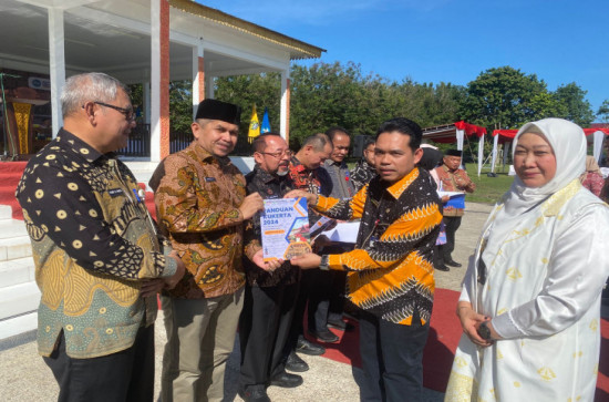 Wakili Pj Bupati Kampar Pelepasan Kukerta UNRI, Riadel Fitri  ; Jalin Sinergitas, Mahasiswa dapat Memberikan Peningkatan SDM Kepada Masyarakat di desa. 
