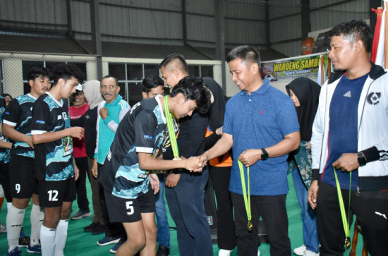 Digelar Meriah, Bersama Dandim 0313/KPR, Pj Sekda Kampar Menutup Secara Resmi Open Turnamen Futsal Dandim Cup I.