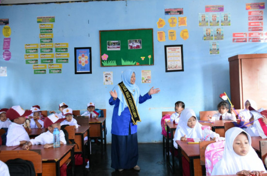 Bunda PAUD Kabupaten Kampar Pimpin Monitoring dan Evaluasi MPLS di SDN 012 Gading Sari. 