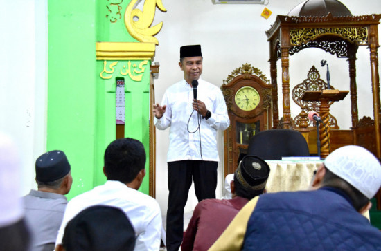 Pj Sekda Kampar Mengajak Seluruh Jemaah Untuk bersama-sama membangun Kampar menjadi Aman, Nyaman dan Sejahtera.