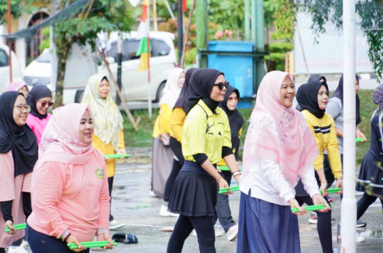 Gelar Senam Pount Fit Bersama GOW Kab. Kampar, Erni Haerani : Badan Sehat Silahturahmi Terjaga