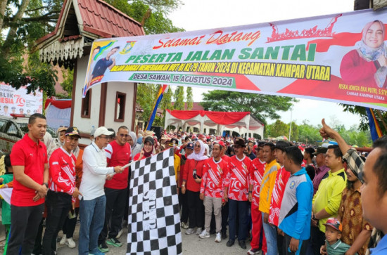 Asisten III Setda Kampar, Ir. Azwan M.Si bBuka Secara Resmi Gerak Jalan dalam Rangka HUT RI ke-79 di Kantor Camat Kampar Utara
