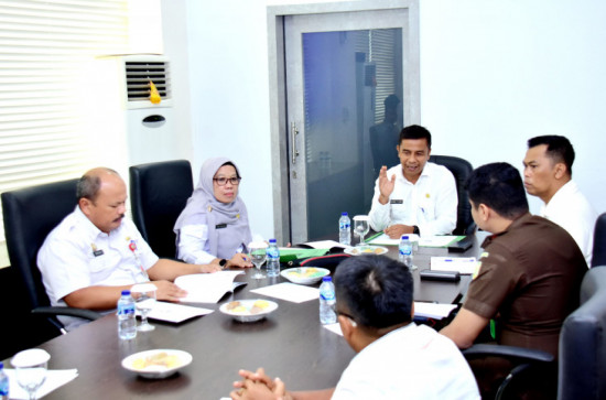 Pimpin Rapat Pengawasan Pupuk dan Pestisida, Pj Sekda Kampar Tegas Distribusi Pupuk Bersubsidi Tepat Sasaran dan Maksimalkan Pengawasan. 