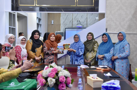 Wakili Bunda Paud Kab. Kampar Terima Kunjungan Study Tiru Dari Bunda Paud Kota Bukit Tinggi, Juli Mastuti Yusri Berharap Kampar Dapat Menjadi I spirasi Bagi Daerah Lainnya.