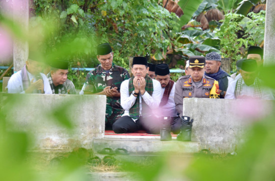 Mengawali Rayo Onam, Pj Bupati Kampar Lepas Peserta Ziarah Kubur Pertama di Kampung Godang 