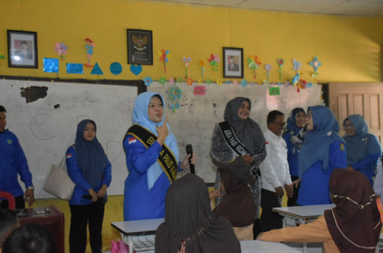 Monev MPLS Di TK Dan SD Kelas Awal, Bunda PAUD Kab. Kampar Tekankan Untuk Ciptakan Rasa Aman, Nyaman Dan Menyenangkan  Pada Proses Belajar Mengajar. 