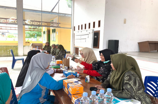 BKMT Kampar Gelar Pengobatan Gratis Bagi Lansia Di Desa Kota Bangun