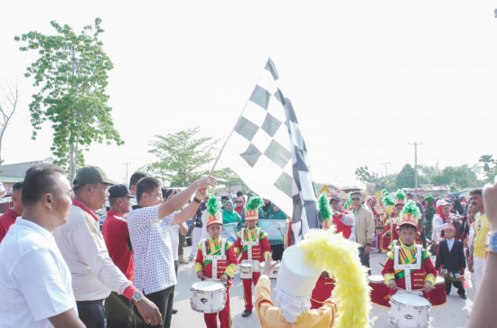 Pj Sekda Kampar, Ahmad Yuzar S.Sos, Membuka Kegiatan Jalan Santai di Desa Rimbo Panjang dalam Rangka Peringatan Hari Kemerdekaan