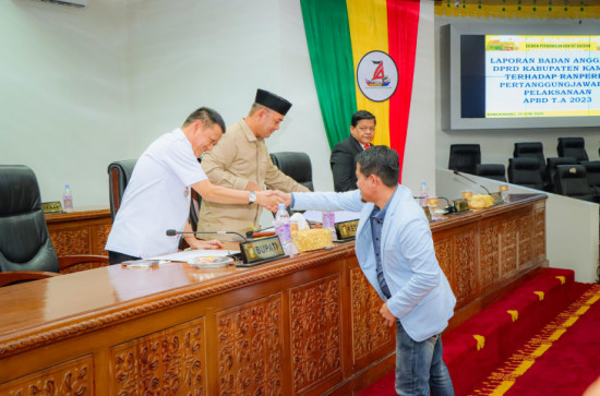 Pj Bupati Kampar Ikuti Rapat Paripurna Laporan Banggar DPRD Ranperda Pertanggungjawaban Pelaksanaan APBD Tahun Anggaran 2023