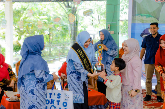 Seminar Parenting Day , Bunda Paud Kampar Ricana Djayanti Hambali: Bentuk Karakter Anak yang Mandiri, Sehat dan kuat.