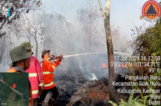 BPBD Kabupaten Kampar Turun Tangan untuk Padamkan Kebakaran Lahan di Desa Sipungguk Kecamatan Salo dan Pangkalan Baru Siak Hulu. 