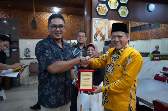Penjabat Bupati Kampar Hambali Gelar Pertemuan Strategis dengan Investor Malaysia. 