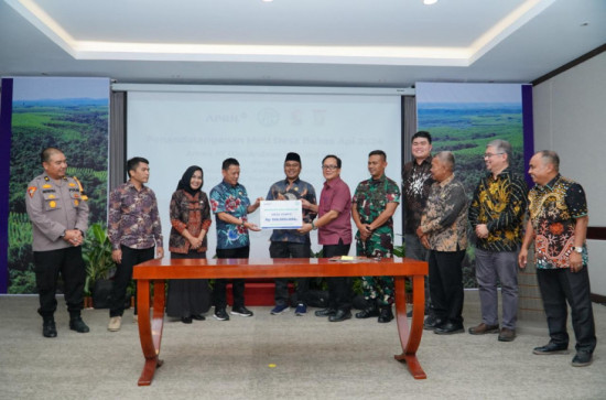 Desa Kuntu Masuk Desa Bebas Api, Pj.Bupati Kampar Hambali Tanda Tangani Kerjasama Dengan PT RAPP, Hambali Himbau Jangan Buka Lahan Dengan Membakar. 