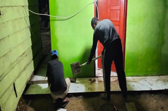 Semangat Kerja Ekstra: Satgas TMMD Lembur untuk Pencapaian Target RTLH. 