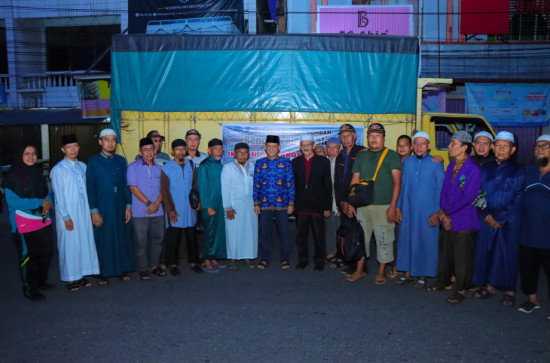 Peduli Bencana, IKLA  Antarkan Langsung Bantuan Masyarakat Kampar  untuk Korban  Bencana Sumbar