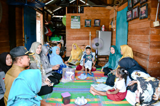 Kembali Ketua LK2S Kab. Kampar Selaku BAAS Berikan Bantuan Di Kecamatan Tambang.Ricana :”Permasalahan Stunting Harus menjadi perhatian kita semua.”